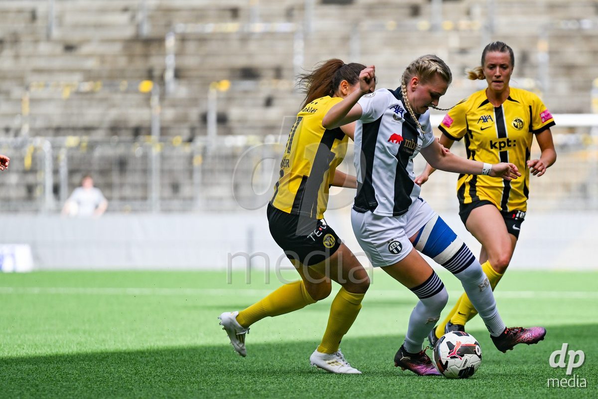Romy Baraniak (25 Zurich) in duel with Stephanie Waeber (Young Boys) during the Axa Womens Super League Football game between BSC Young Boys Frauen and FC Zürich Frauen at Wankdorf Stadium in Bern, Switzerland.