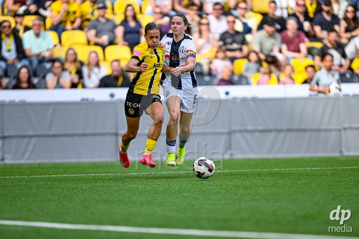 Iman Beney (Young Boys) in duel with Naomi Megroz (5 Zurich) during the Axa Womens Super League Football game between BSC Young Boys Frauen and FC Zürich Frauen at Wankdorf Stadium in Bern, Switzerland.