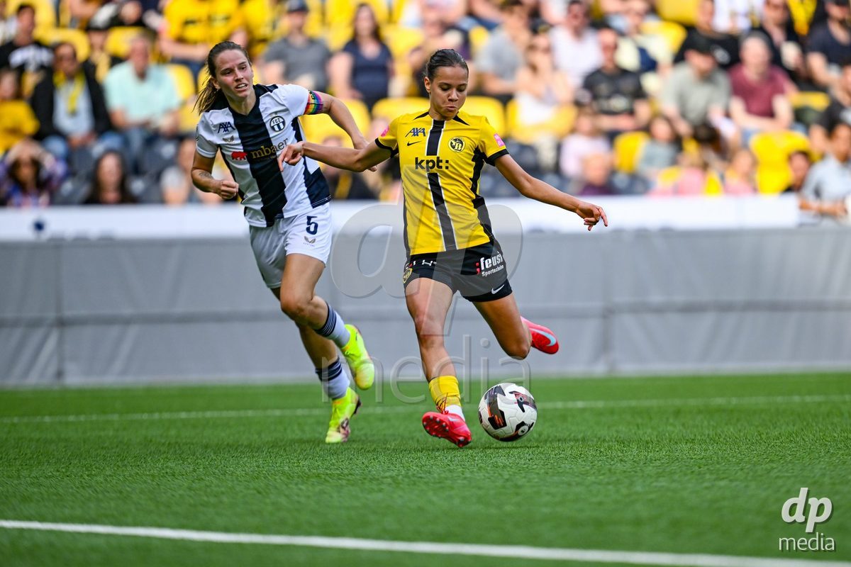 Iman Beney (Young Boys) in duel with Naomi Megroz (5 Zurich) during the Axa Womens Super League Football game between BSC Young Boys Frauen and FC Zürich Frauen at Wankdorf Stadium in Bern, Switzerland.