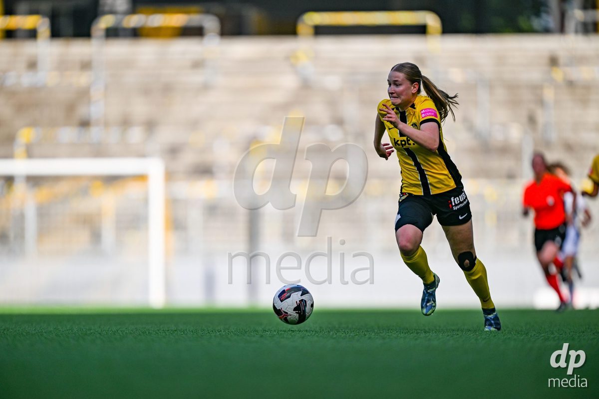 Noa Linn Munger (8 Young Boys) in action during the Axa Womens Super League Football game between BSC Young Boys Frauen and FC Zürich Frauen at Wankdorf Stadium in Bern, Switzerland.