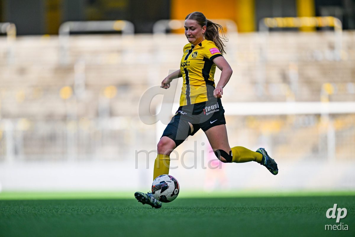 Noa Linn Munger (8 Young Boys) in action during the Axa Womens Super League Football game between BSC Young Boys Frauen and FC Zürich Frauen at Wankdorf Stadium in Bern, Switzerland.