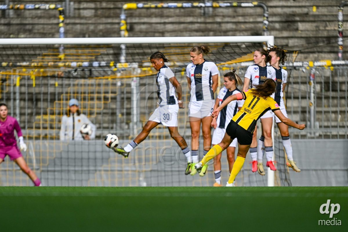 Sury Alichy Pallotta Gil (30 Zurich) with safe during the Axa Womens Super League Football game between BSC Young Boys Frauen and FC Zürich Frauen at Wankdorf Stadium in Bern, Switzerland.