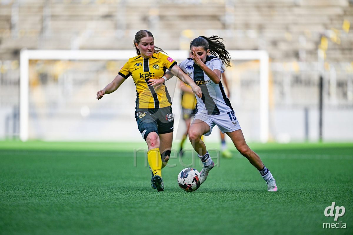 Noa Linn Munger (8 Young Boys) in duel with Borbala Dora Vincze (19 Zurich) during the Axa Womens Super League Football game between BSC Young Boys Frauen and FC Zürich Frauen at Wankdorf Stadium in Bern, Switzerland.