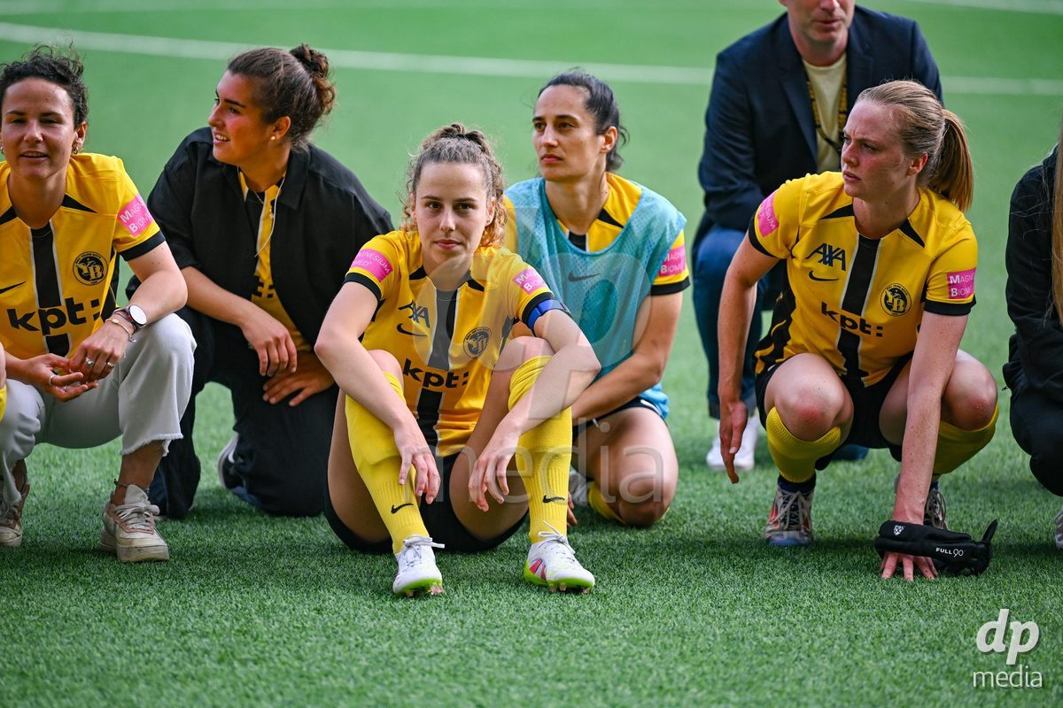 Leana Zaugg (15 Young Boys) and the team after wining the the Axa Womens Super League Football semifinal between BSC Young Boys Frauen and FC Zürich Frauen at Wankdorf Stadium in Bern, Switzerland.