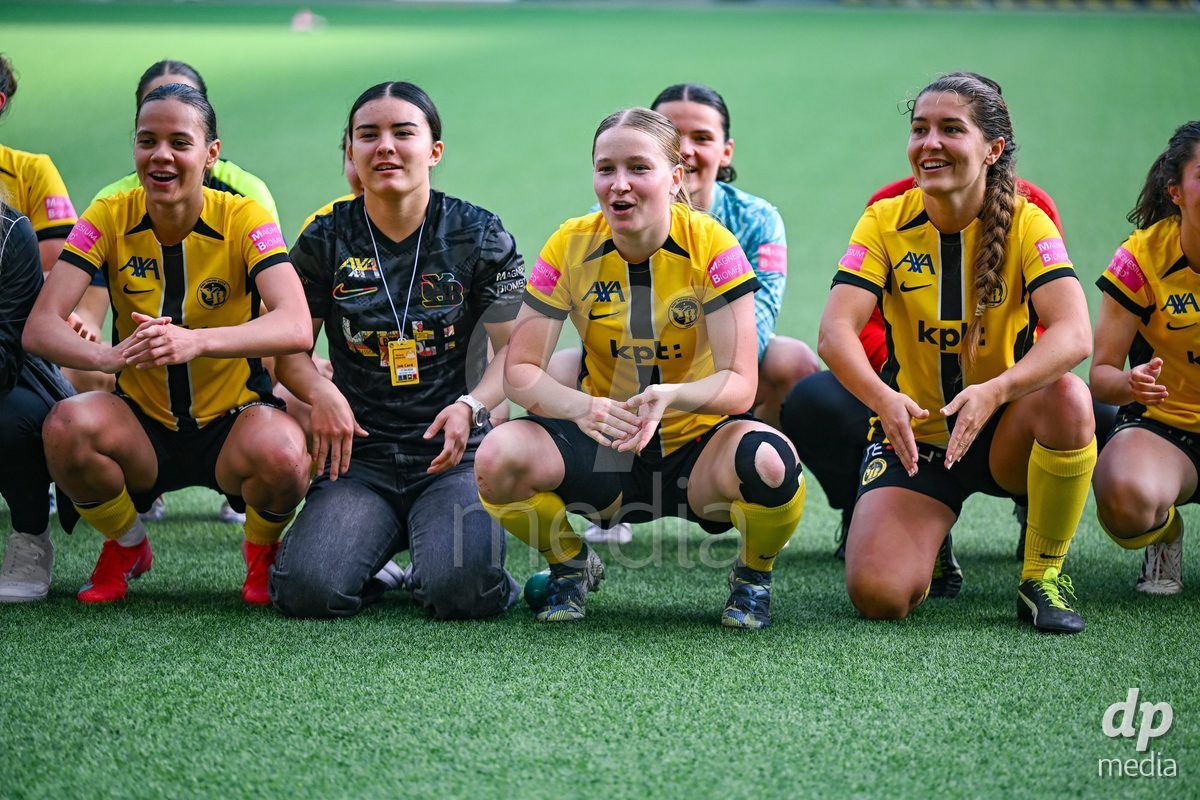 Noa Linn Munger (8 Young Boys) and the team after wining the the Axa Womens Super League Football semifinal between BSC Young Boys Frauen and FC Zürich Frauen at Wankdorf Stadium in Bern, Switzerland.