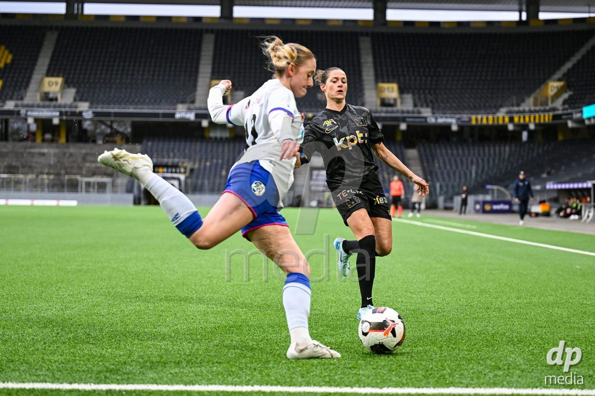 17.04.2025, Bern, Stadion Wankdorf, Women's Super League Quarterfinal 2: BSC YB Frauen - FC Luzern,  #10 Chantal Ruf (FC Luzern, left) against #18 Wibke Meister (BSC YB Frauen, right)