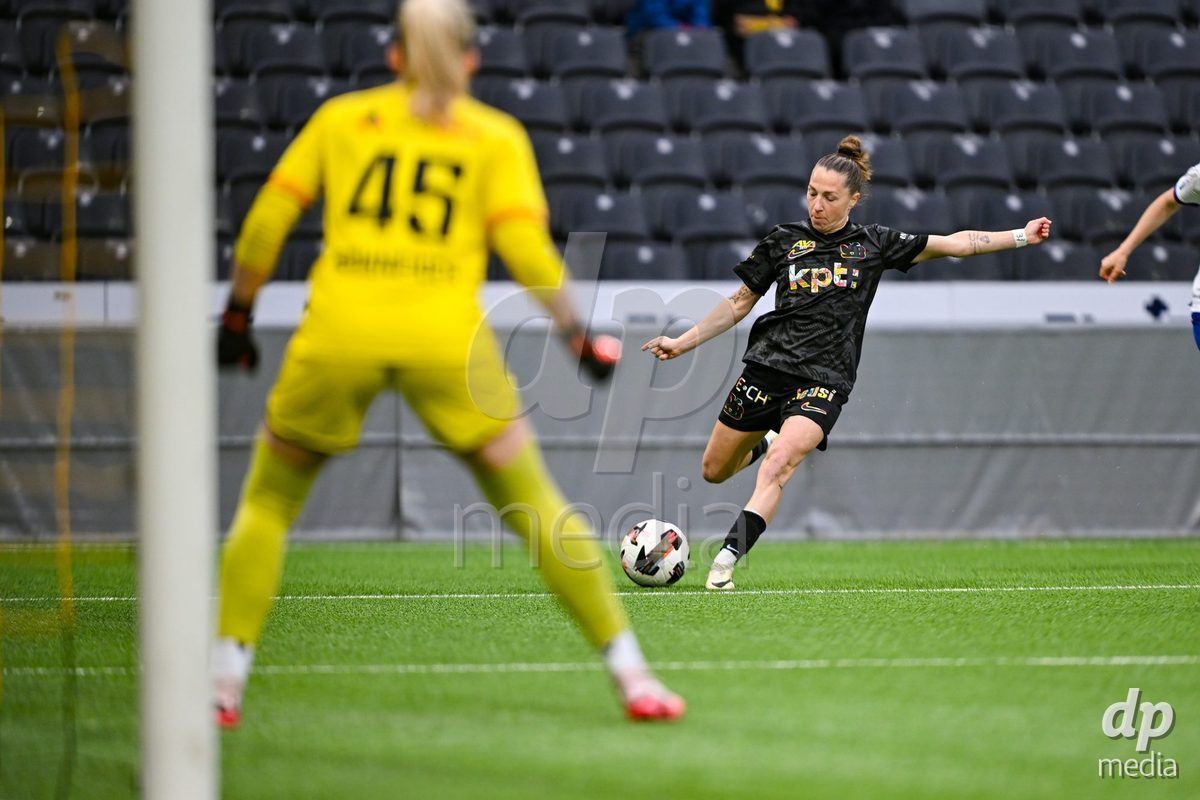 17.04.2025, Bern, Stadion Wankdorf, Women's Super League Quarterfinal 2: BSC YB Frauen - FC Luzern,  #24 Lisa Josten (BSC YB Frauen)