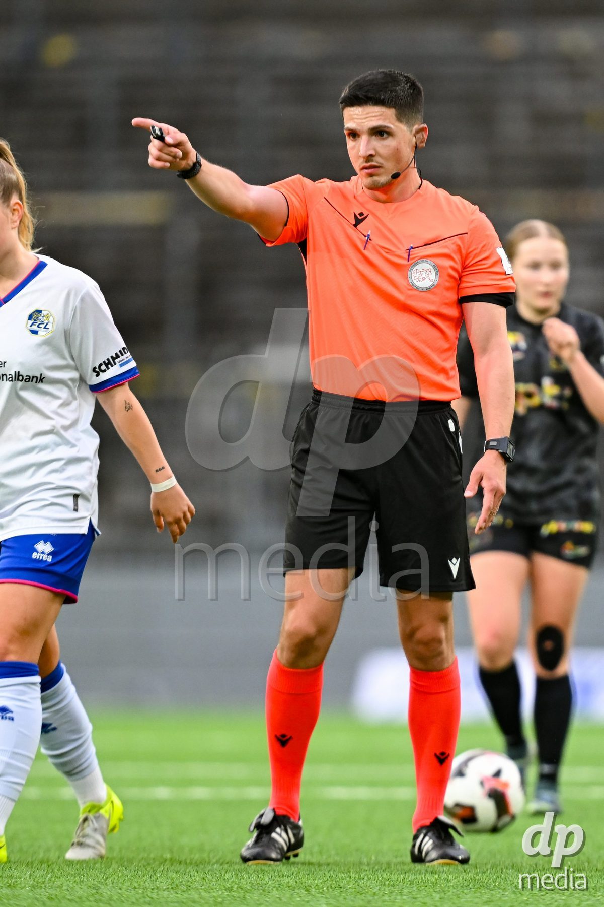 17.04.2025, Bern, Stadion Wankdorf, Women's Super League Quarterfinal 2: BSC YB Frauen - FC Luzern, referee Arber Smajli in action