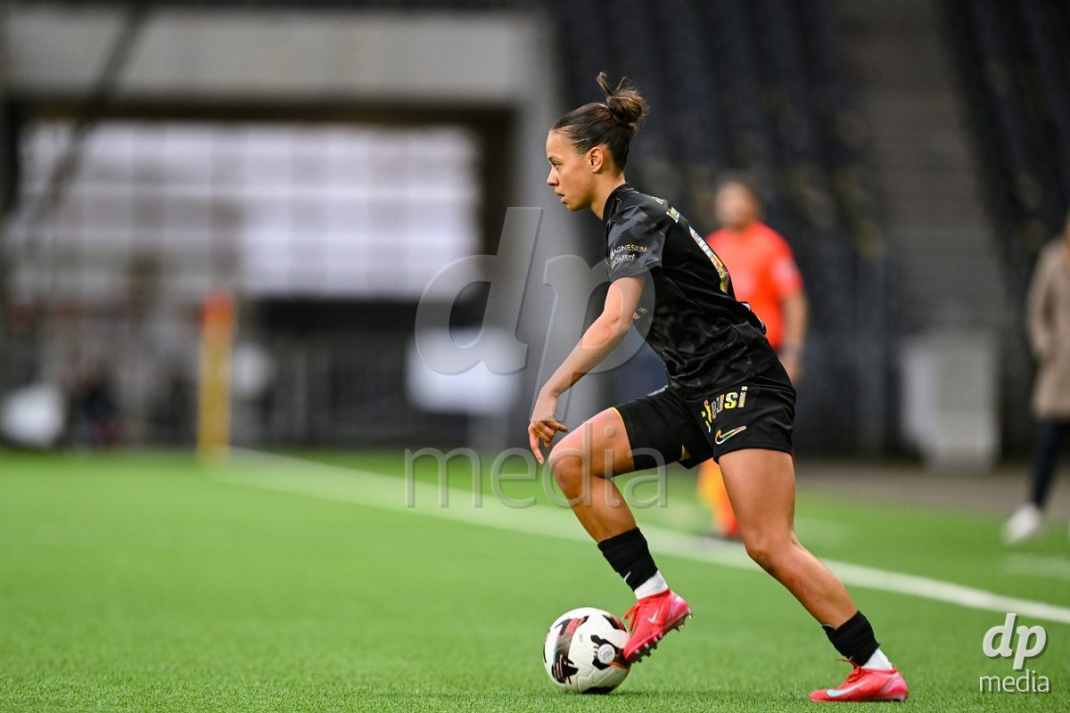 17.04.2025, Bern, Stadion Wankdorf, Women's Super League Quarterfinal 2: BSC YB Frauen - FC Luzern,  #10 Iman Beney (BSC YB Frauen) in action
