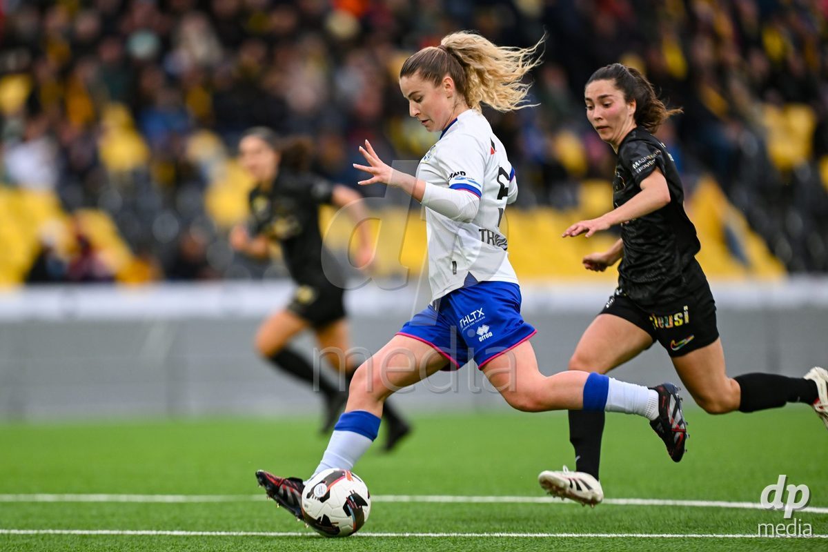 17.04.2025, Bern, Stadion Wankdorf, Women's Super League Quarterfinal 2: BSC YB Frauen - FC Luzern,  #19 Audrey Remy (BSC YB Frauen, right) against #5 Caterina Tramezzani (FC Luzern, left)