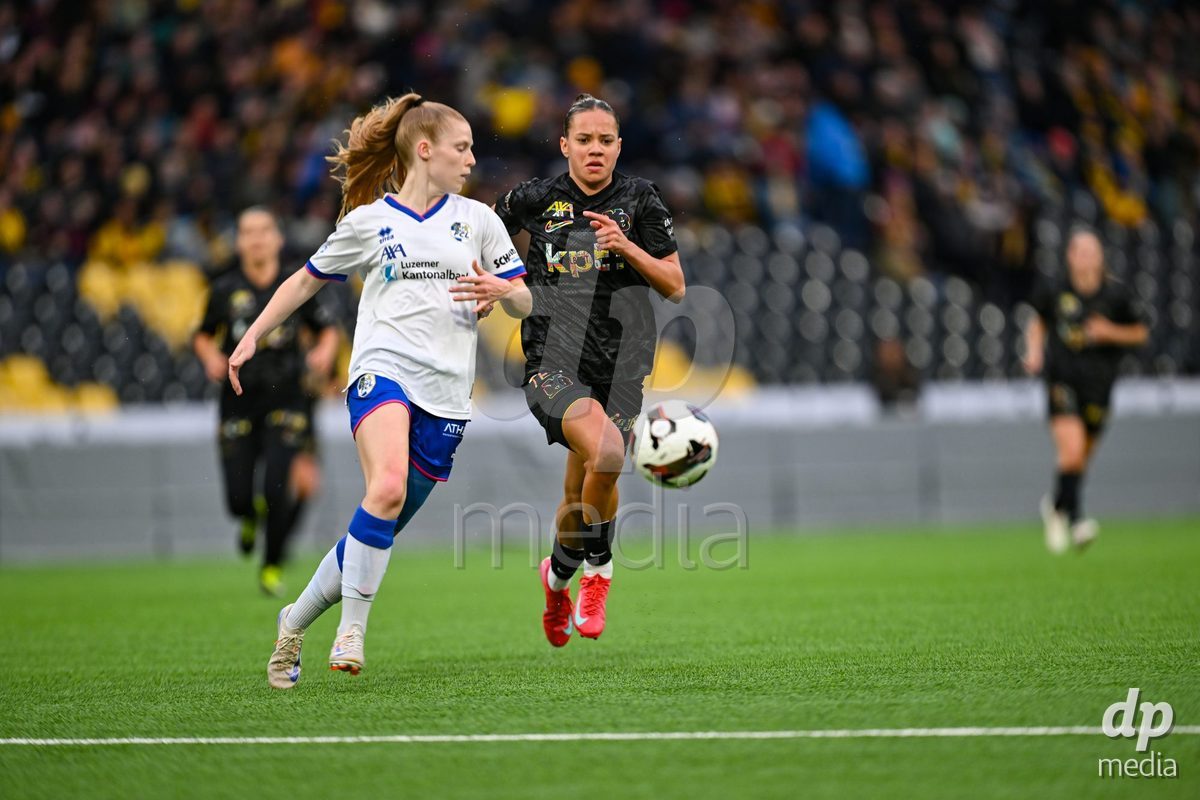 17.04.2025, Bern, Stadion Wankdorf, Women's Super League Quarterfinal 2: BSC YB Frauen - FC Luzern,  #4 Mia Knapp (FC Luzern, left) against #10 Iman Beney (BSC YB Frauen, right)