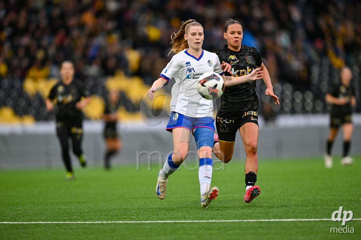17.04.2025, Bern, Stadion Wankdorf, Women's Super League Quarterfinal 2: BSC YB Frauen - FC Luzern,  #4 Mia Knapp (FC Luzern, left) against #10 Iman Beney (BSC YB Frauen, right)