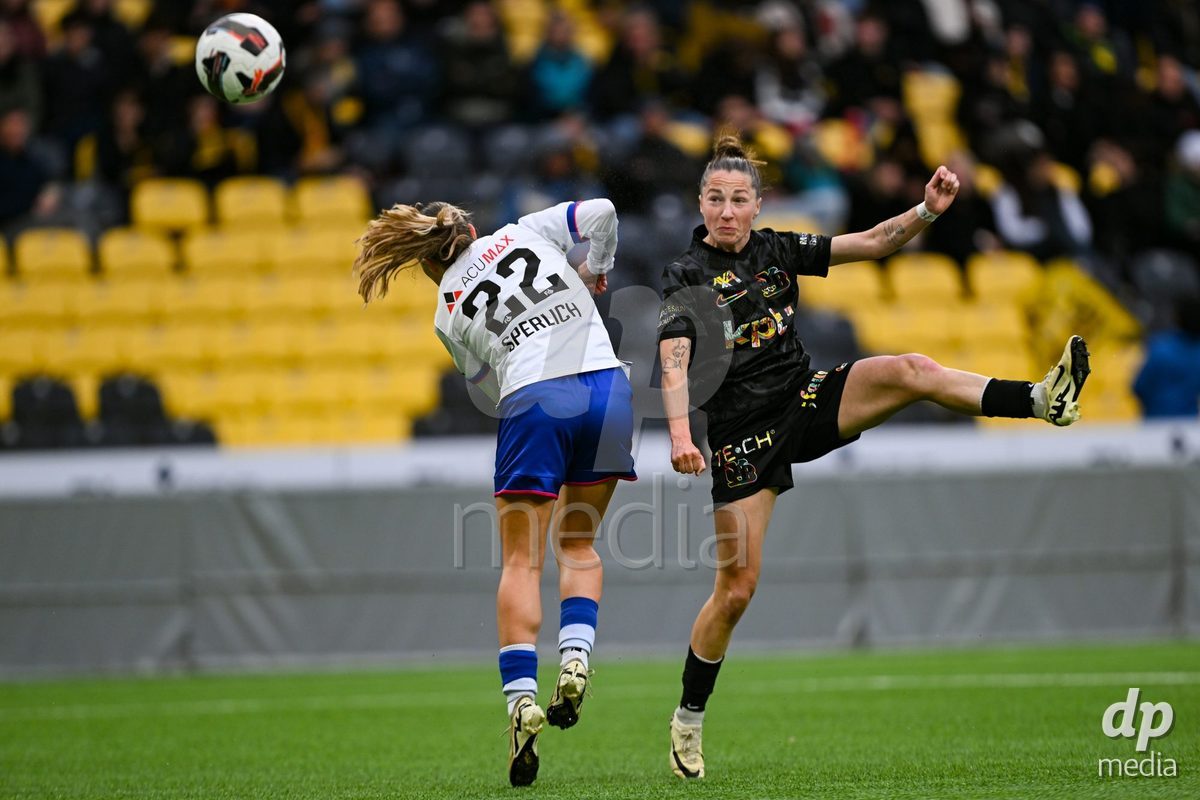17.04.2025, Bern, Stadion Wankdorf, Women's Super League Quarterfinal 2: BSC YB Frauen - FC Luzern,  #24 Lisa Josten (BSC YB Frauen) in duell with #22 Fiona Sperlich (Luzern)