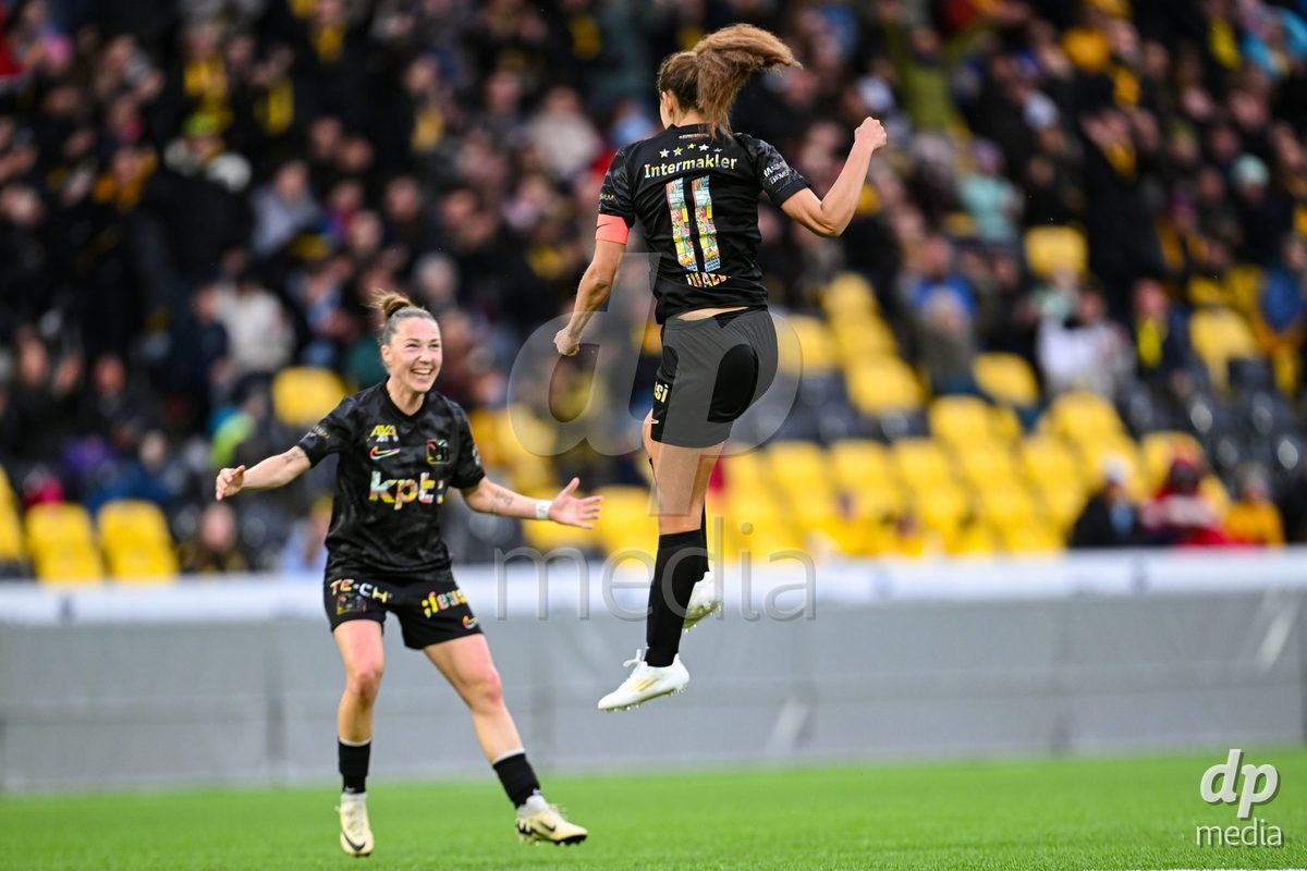 17.04.2025, Bern, Stadion Wankdorf, Women's Super League Quarterfinal 2: BSC YB Frauen - FC Luzern, #11 Stephanie Waeber (BSC YB Frauen) celebrates her goal
