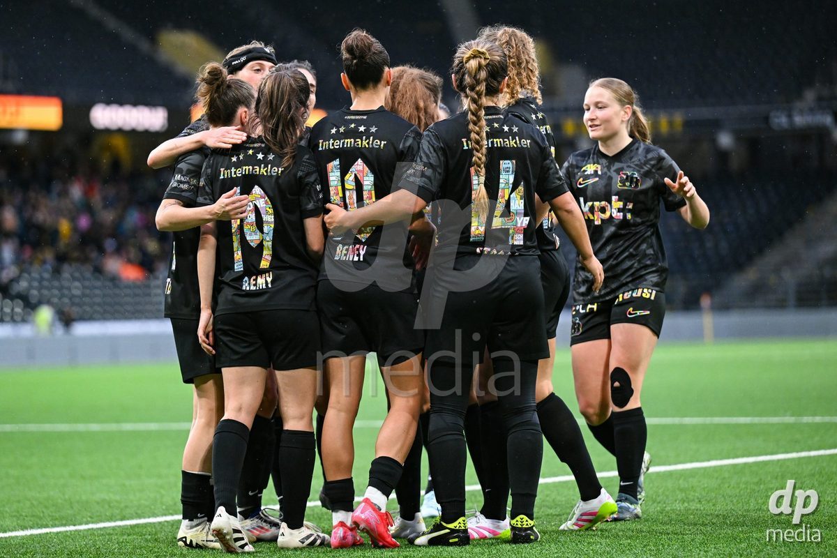 17.04.2025, Bern, Stadion Wankdorf, Women's Super League Quarterfinal 2: BSC YB Frauen - FC Luzern,  #10 Iman Beney (BSC YB Frauen) celebrates her goal with team