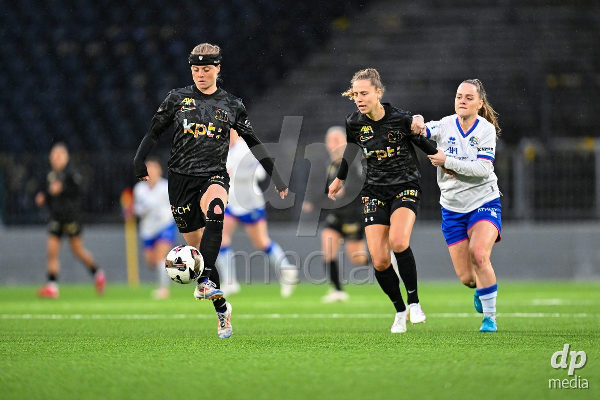 17.04.2025, Bern, Stadion Wankdorf, Women's Super League Quarterfinal 2: BSC YB Frauen - FC Luzern,  #15 Leana Zaugg (BSC YB Frauen, center) and #23 Wielle Douma (BSC YB Frauen, left) against #29 Rilana Ueltschi (FC Luzern, right)