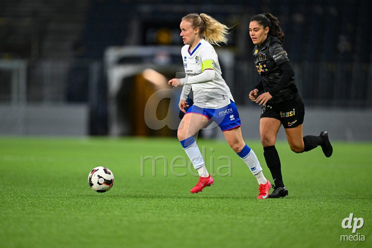 17.04.2025, Bern, Stadion Wankdorf, Women's Super League Quarterfinal 2: BSC YB Frauen - FC Luzern,  #16 Barbara Reger (FC Luzern, left) against #26 Laura Frey (BSC YB Frauen, right)