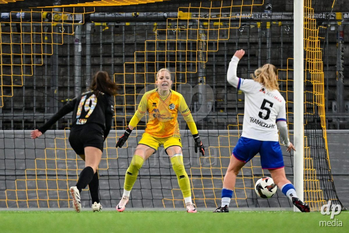 17.04.2025, Bern, Stadion Wankdorf, Women's Super League Quarterfinal 2: BSC YB Frauen - FC Luzern, #45 Laura Schneider (Luzern)