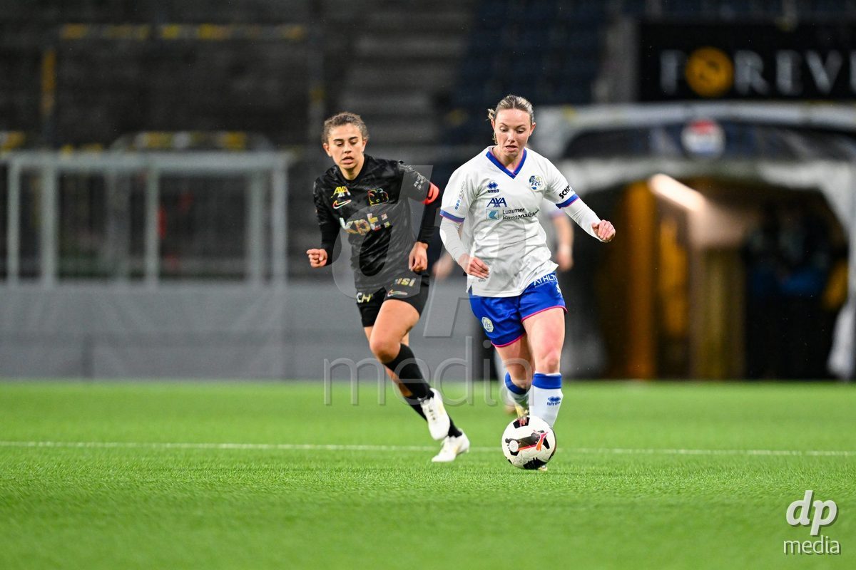 17.04.2025, Bern, Stadion Wankdorf, Women's Super League Quarterfinal 2: BSC YB Frauen - FC Luzern,  #38 Chiara Schmid (FC Luzern, right) against #11 Stephanie Waeber (BSC YB Frauen, left)