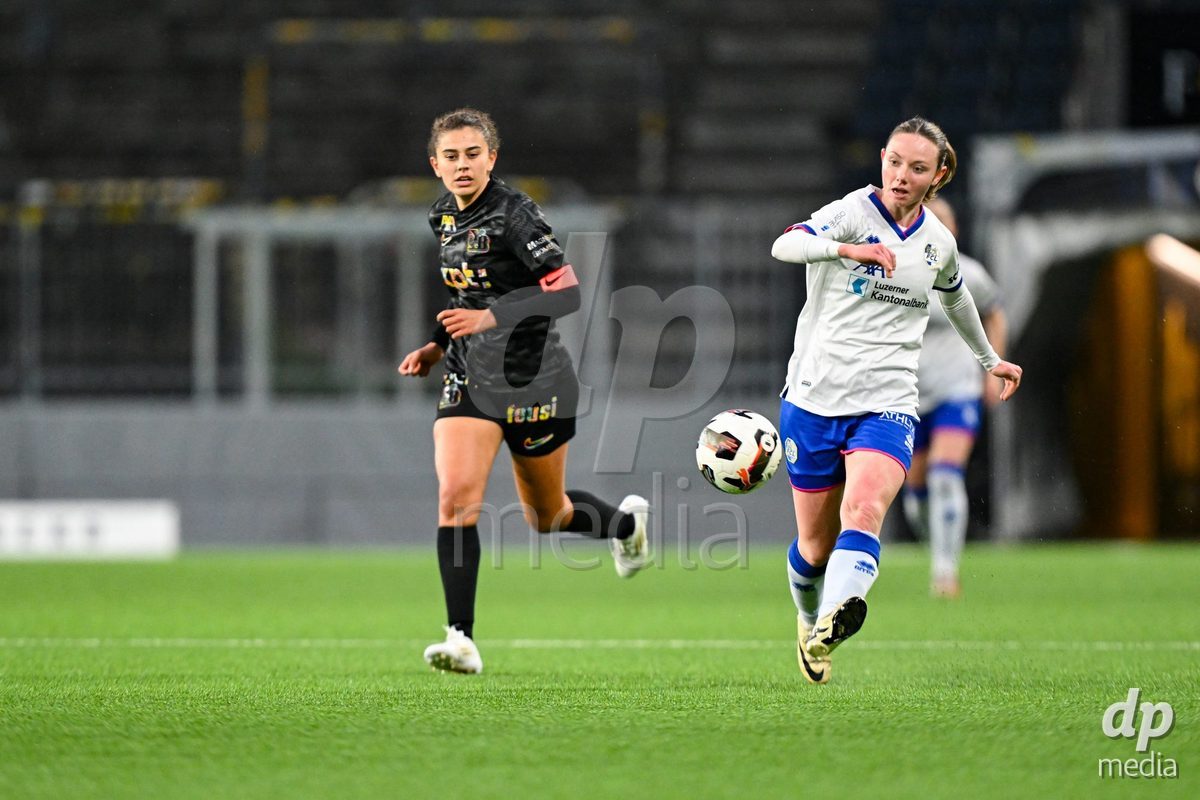17.04.2025, Bern, Stadion Wankdorf, Women's Super League Quarterfinal 2: BSC YB Frauen - FC Luzern,  #38 Chiara Schmid (FC Luzern, right) against #11 Stephanie Waeber (BSC YB Frauen, left)