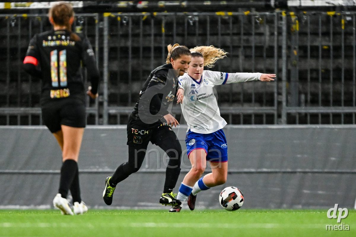 17.04.2025, Bern, Stadion Wankdorf, Women's Super League Quarterfinal 2: BSC YB Frauen - FC Luzern, #5 Caterina Tramezzani (Luzern, right) against #11 Stephanie Waeber (Young Boys, left)