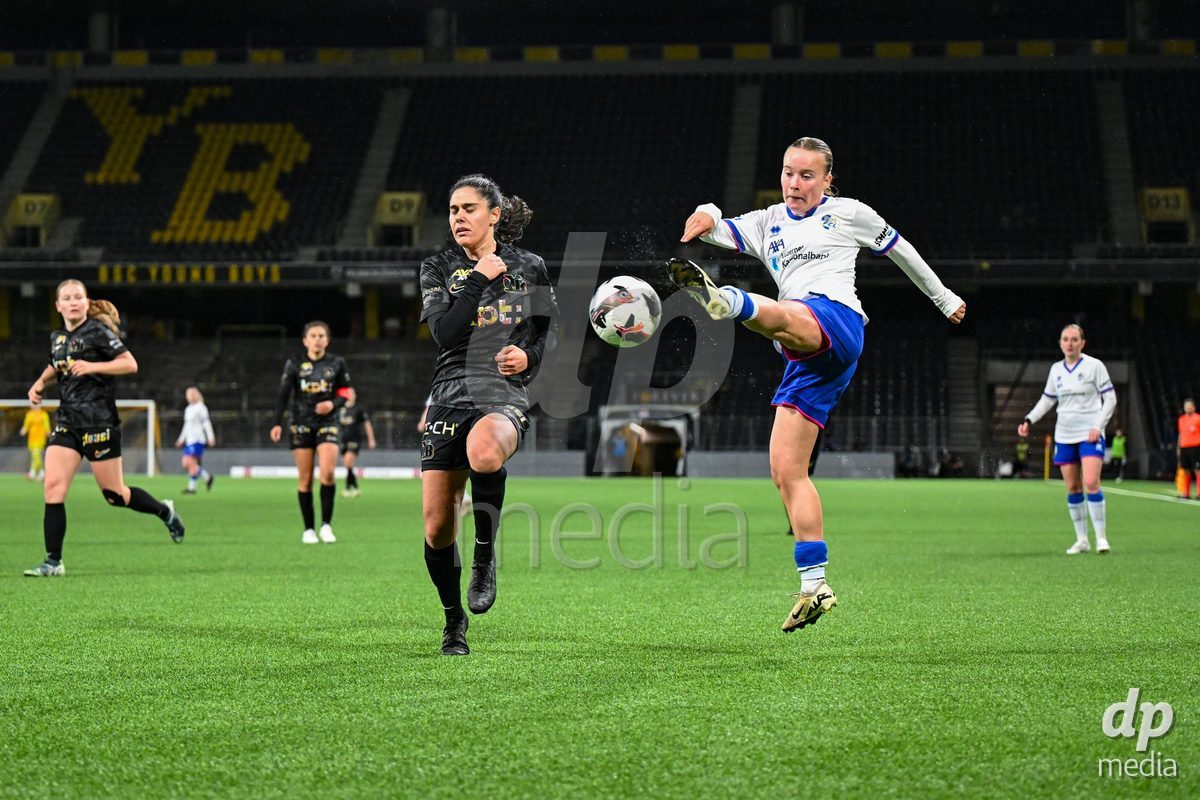 17.04.2025, Bern, Stadion Wankdorf, Women's Super League Quarterfinal 2: BSC YB Frauen - FC Luzern,  #22 Fiona Sperlich (FC Luzern, right) against #26 Laura Frey (BSC YB Frauen, left)
