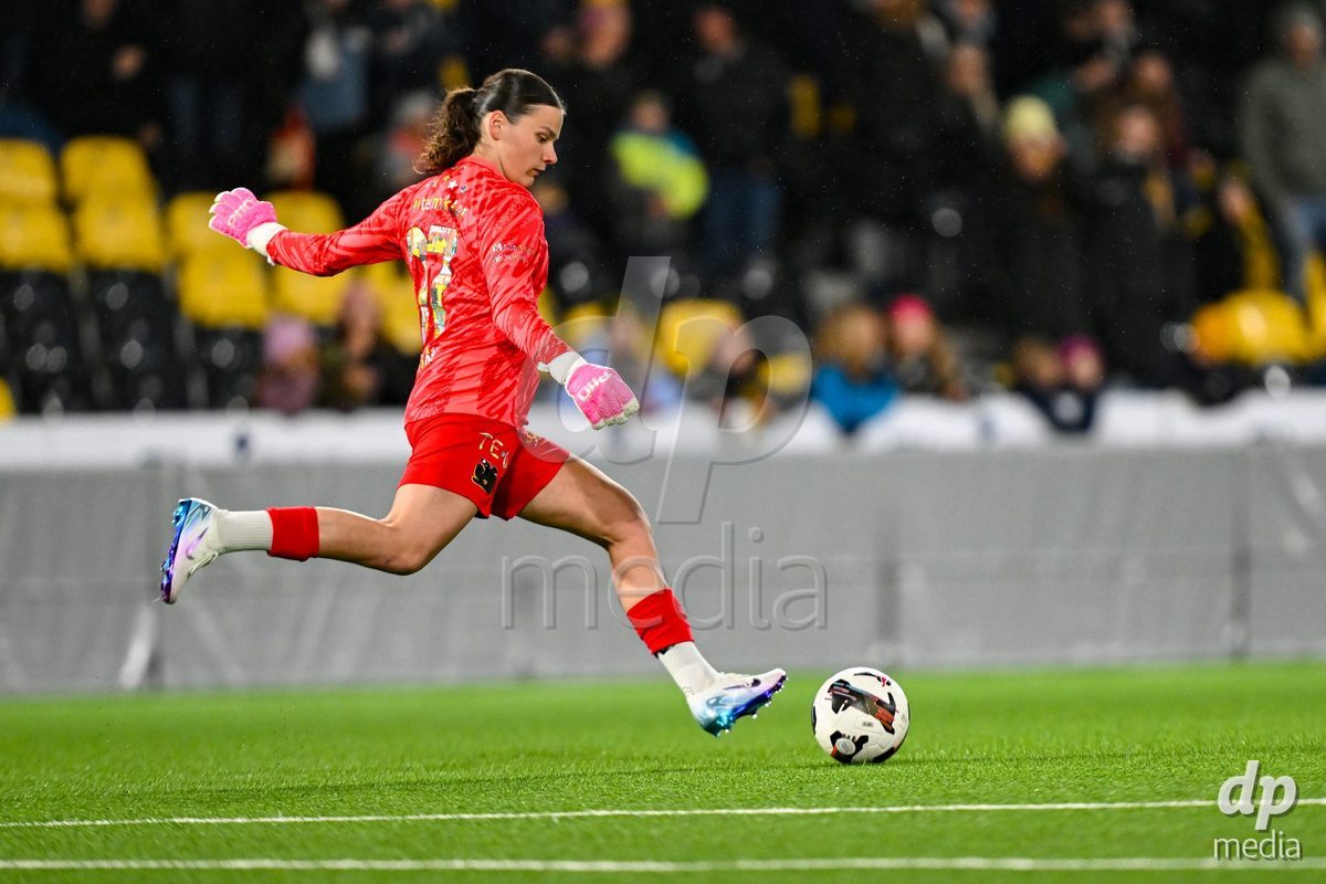 17.04.2025, Bern, Stadion Wankdorf, Women's Super League Quarterfinal 2: BSC YB Frauen - FC Luzern,  goalkeeper Tamara Biedermann (BSC YB Frauen)