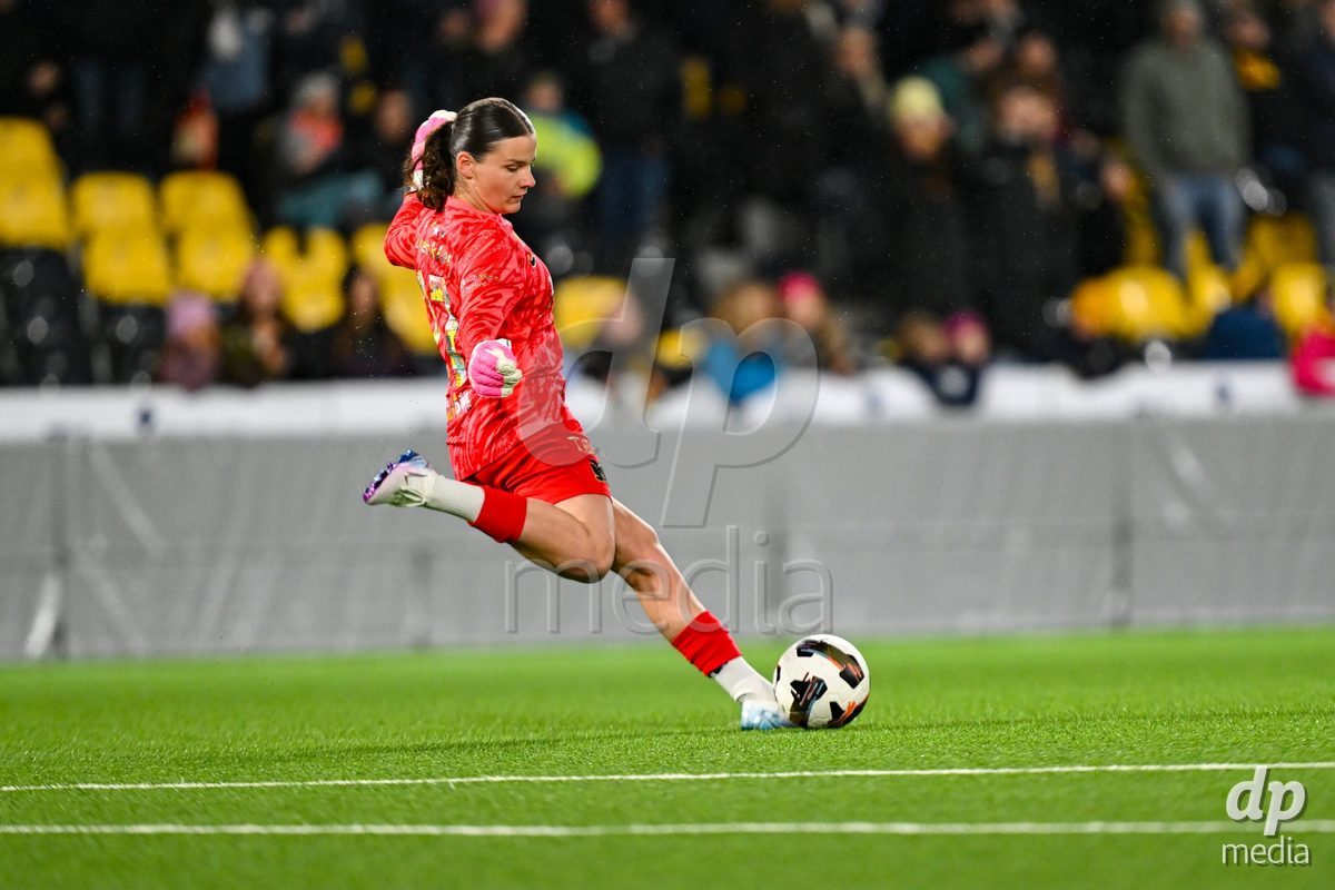 17.04.2025, Bern, Stadion Wankdorf, Women's Super League Quarterfinal 2: BSC YB Frauen - FC Luzern,  goalkeeper Tamara Biedermann (BSC YB Frauen)