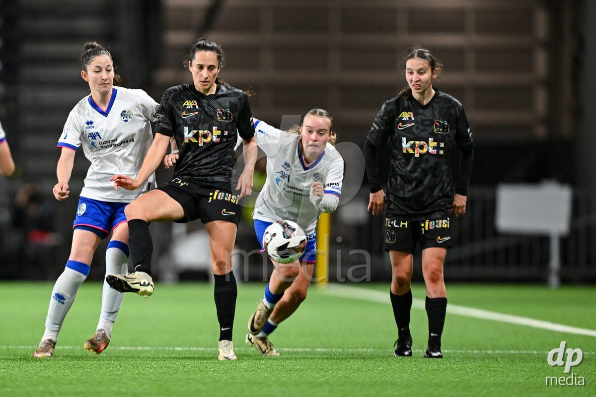 17.04.2025, Bern, Stadion Wankdorf, Women's Super League Quarterfinal 2: BSC YB Frauen - FC Luzern,  #28 Cristina Carp (BSC YB Frauen, center) against #22 Fiona Sperlich (FC Luzern, right) and #39 Lynn Haring (FC Luzern, left)
