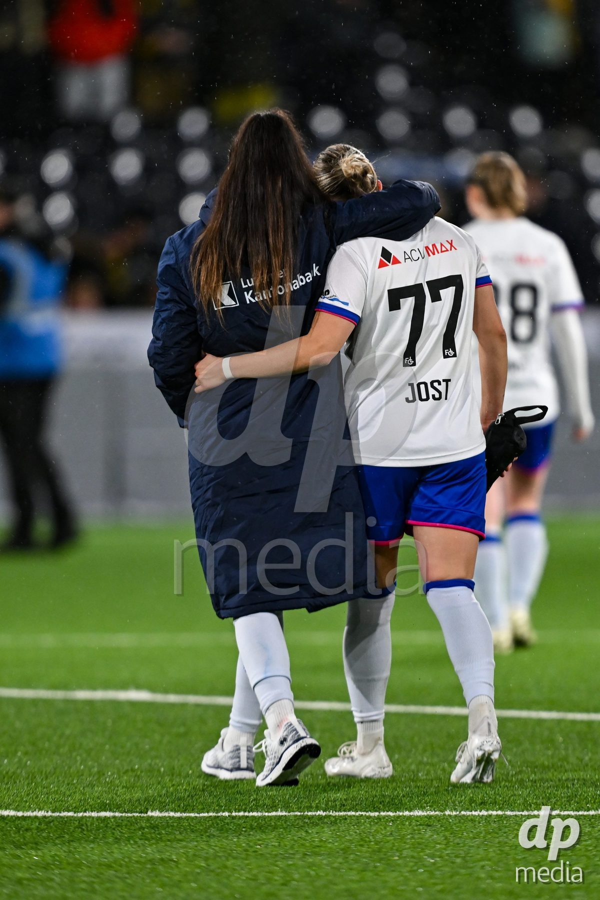 17.04.2025, Bern, Stadion Wankdorf, Women's Super League Quarterfinal 2: BSC YB Frauen - FC Luzern, #77 Jael Jost (Luzern) with team mate after losing the game