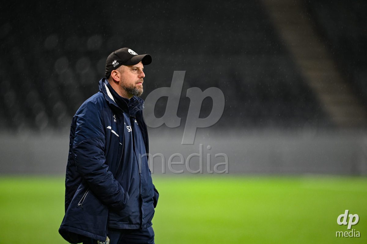 17.04.2025, Bern, Stadion Wankdorf, Women's Super League Quarterfinal 2: BSC YB Frauen - FC Luzern, headcoach Sandro Waser (Luzern)