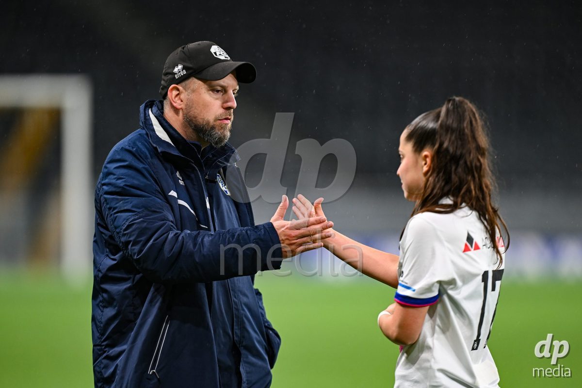 17.04.2025, Bern, Stadion Wankdorf, Women's Super League Quarterfinal 2: BSC YB Frauen - FC Luzern, headcoach Sandro Waser (Luzern, left) with #17 Jennie Marie Egeriis (Luzern) after the game