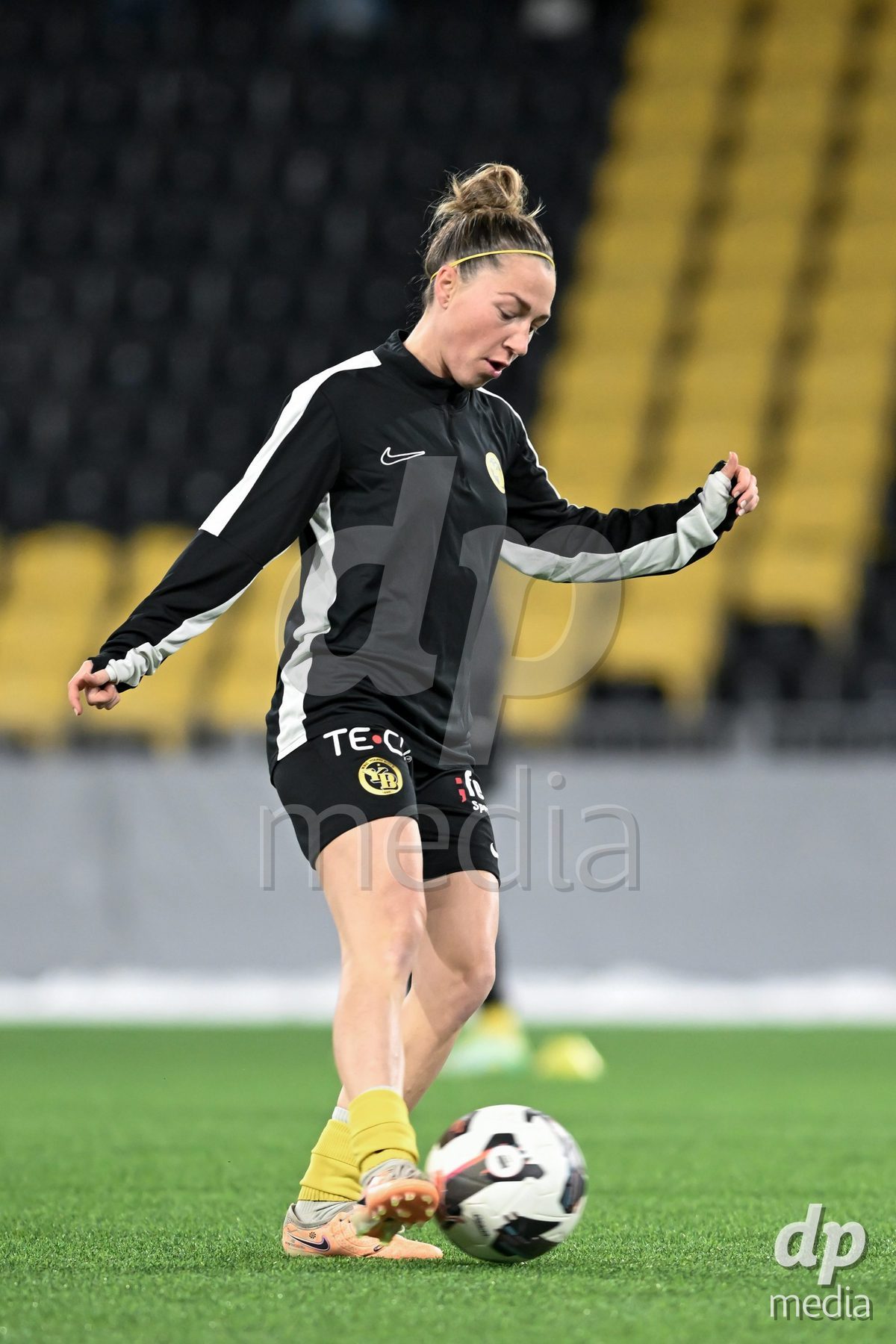 23.11.2024, Bern, Stadion Wankdorf, Women's Super League: BSC YB Frauen - Servette FC Chênois Féminin,  #24 Lisa Josten (BSC YB Frauen) during warm up prior to the match
