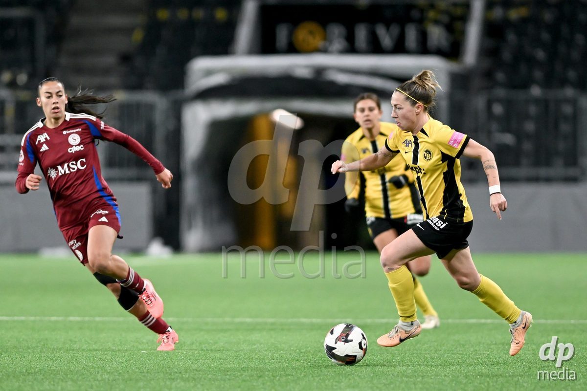 23.11.2024, Bern, Stadion Wankdorf, Women's Super League: BSC YB Frauen - Servette FC Chênois Féminin,  #24 Lisa Josten (BSC YB Frauen) goes forward