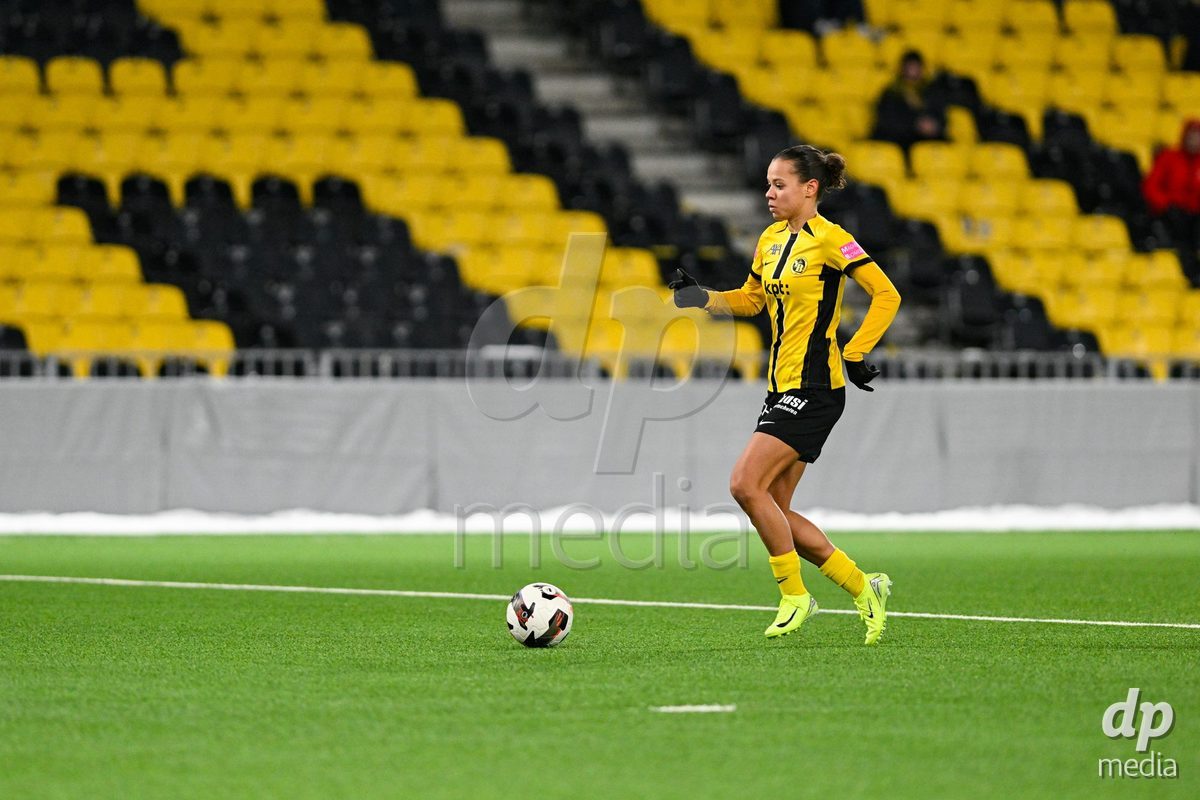 23.11.2024, Bern, Stadion Wankdorf, Women's Super League: BSC YB Frauen - Servette FC Chênois Féminin,  #10 Iman Beney (BSC YB Frauen)