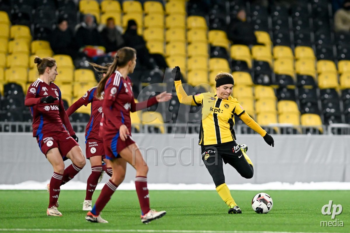 23.11.2024, Bern, Stadion Wankdorf, Women's Super League: BSC YB Frauen - Servette FC Chênois Féminin,  Courtney Strode (YB) shoots the ball