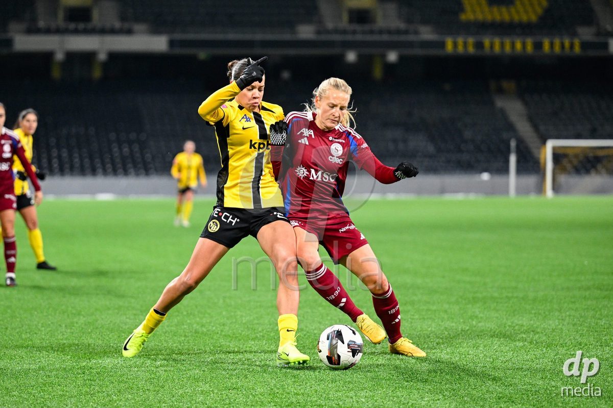 23.11.2024, Bern, Stadion Wankdorf, Women's Super League: BSC YB Frauen - Servette FC Chênois Féminin,  #9 Cassandra Korhonen (Servette FC Chenois Feminin, right) against #10 Iman Beney (BSC YB Frauen, left)