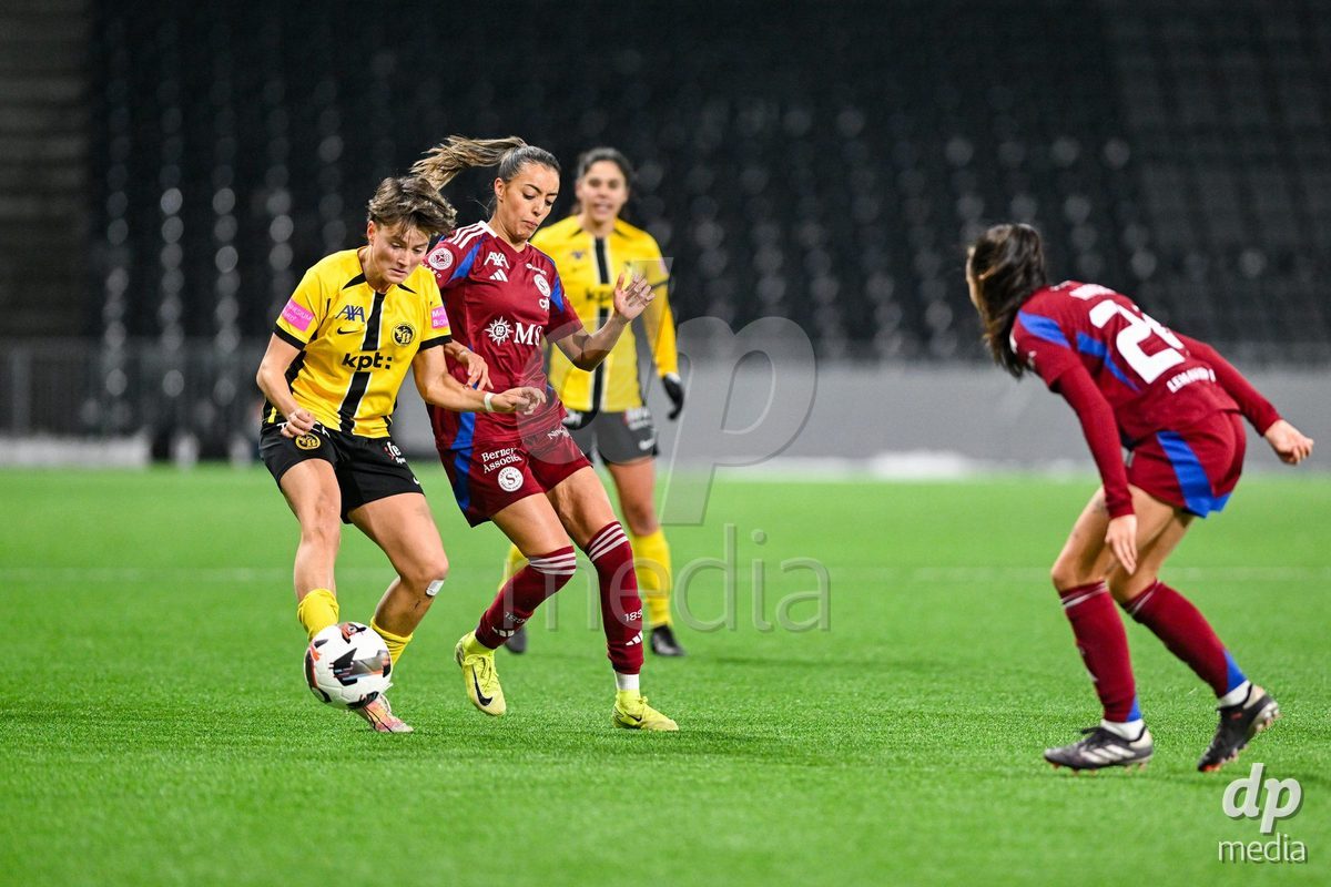 23.11.2024, Bern, Stadion Wankdorf, Women's Super League: BSC YB Frauen - Servette FC Chênois Féminin,  #10 Imene El Ghazouani (Servette FC Chenois Feminin, right) against #20 Noa Scharz (BSC YB Frauen, left)