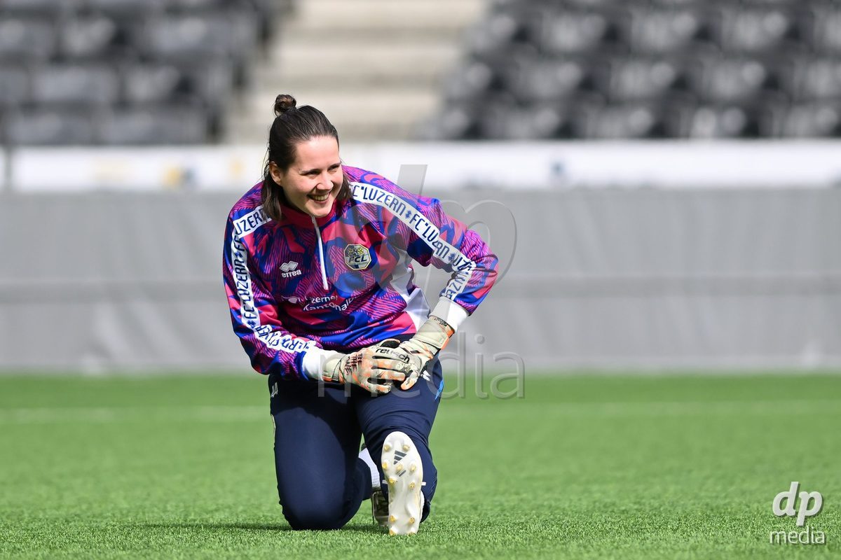 29/09/2024, Bern, Stadion Wankdorf, Women's Super League: BSC YB Frauen - FC Luzern,  goalkeeper Nadja Furrer (FC Luzern) during warm up prior to the match