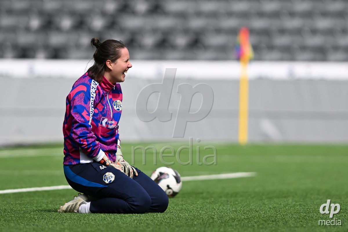 29/09/2024, Bern, Stadion Wankdorf, Women's Super League: BSC YB Frauen - FC Luzern,  goalkeeper Nadja Furrer (FC Luzern) during warm up prior to the match