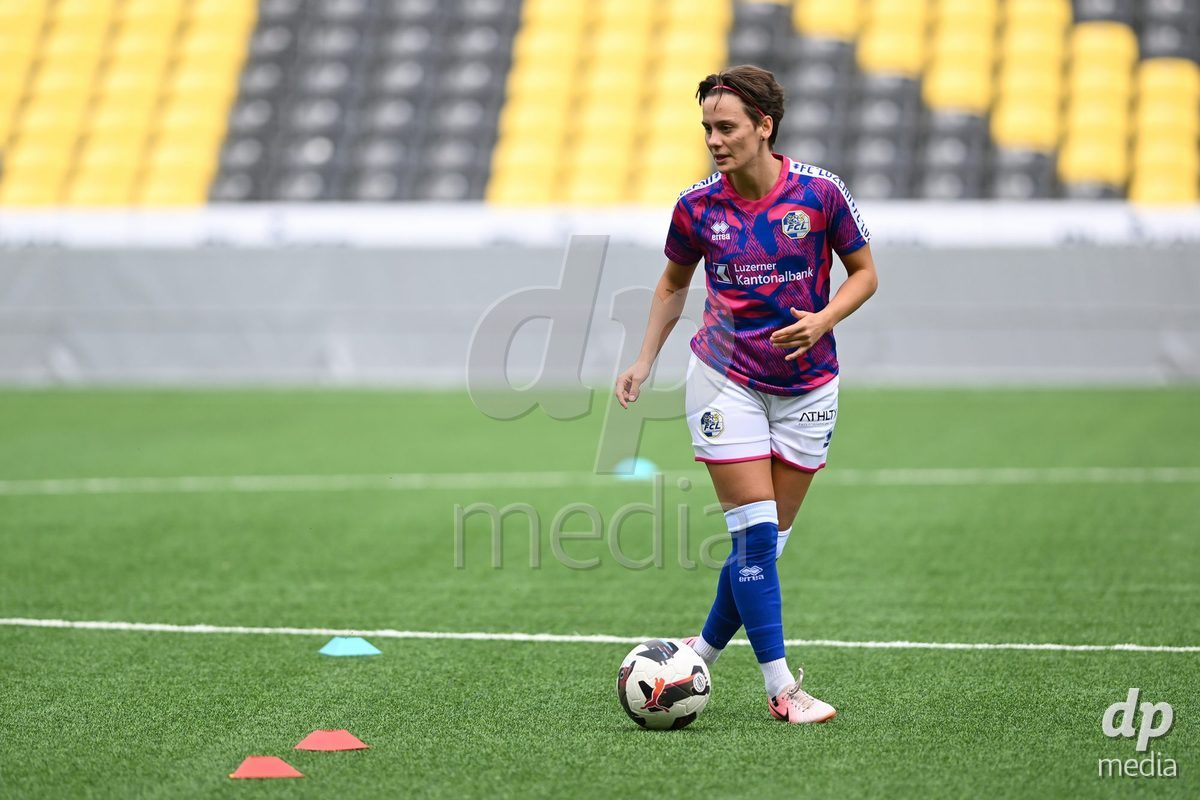 29/09/2024, Bern, Stadion Wankdorf, Women's Super League: BSC YB Frauen - FC Luzern,  #23 Bettina Brulhart (FC Luzern) during warm up prior to the match