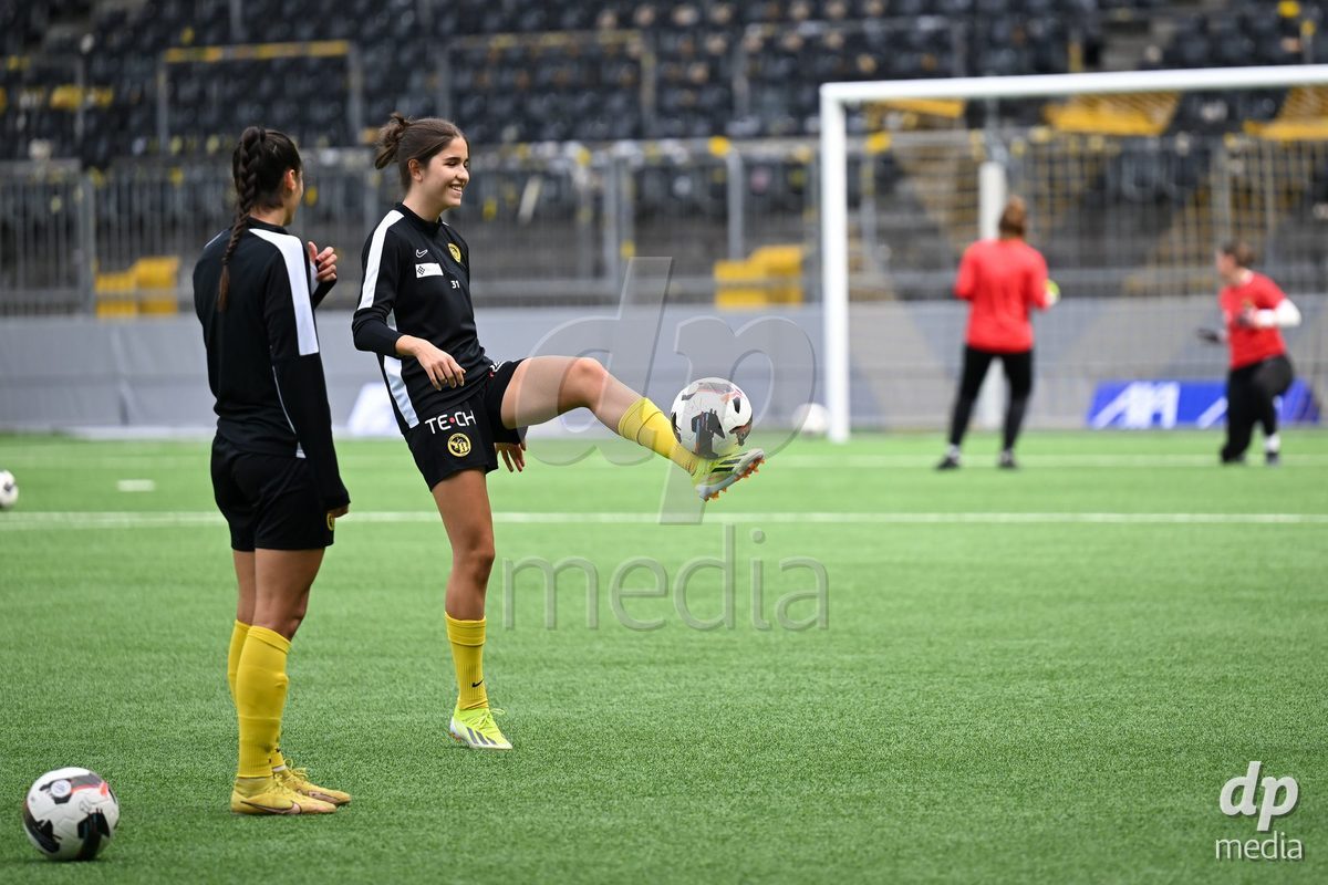 29/09/2024, Bern, Stadion Wankdorf, Women's Super League: BSC YB Frauen - FC Luzern,  #31 Giulia Schlup (BSC YB Frauen, left) during warm up prior to the match