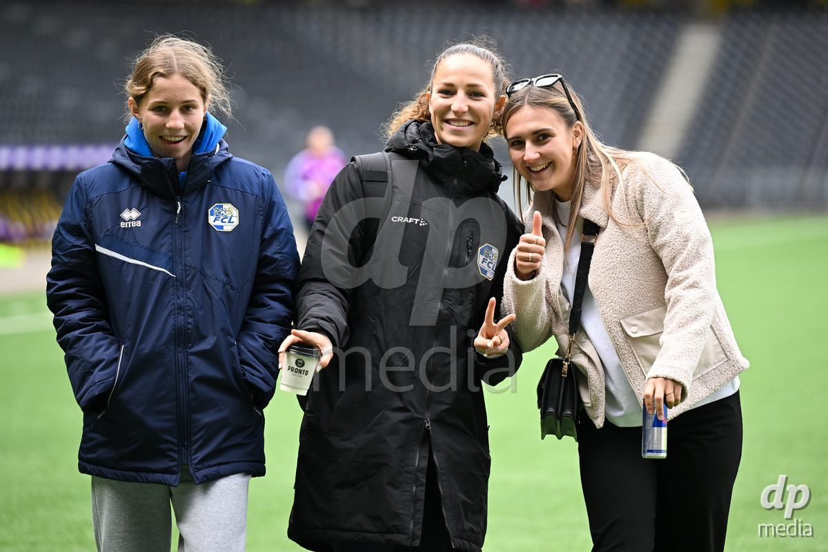 29/09/2024, Bern, Stadion Wankdorf, Women's Super League: BSC YB Frauen - FC Luzern,  #9 Elisa Zeller (FC Luzern, left) and #77 Jael Jost (FC Luzern, right) prior to the match