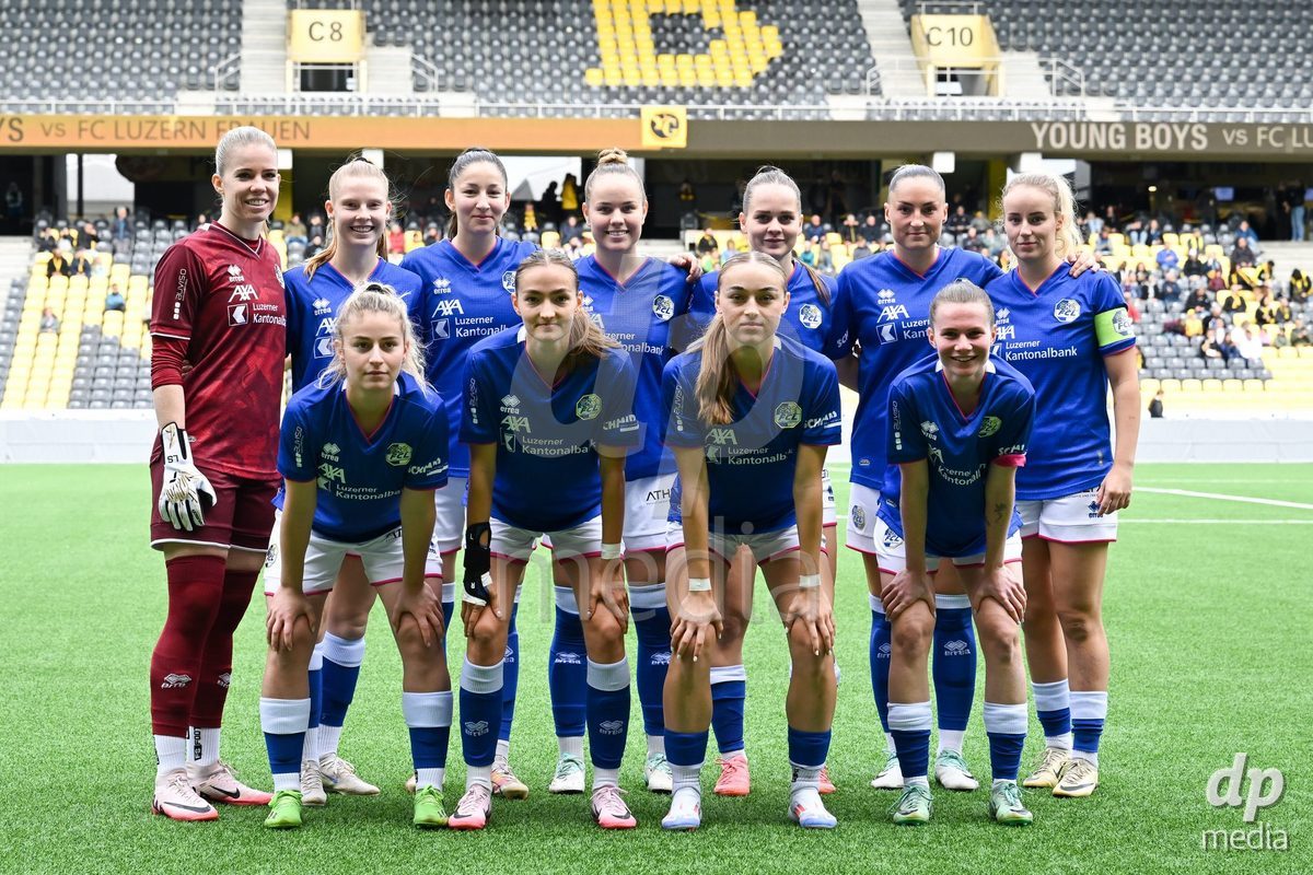 29/09/2024, Bern, Stadion Wankdorf, Women's Super League: BSC YB Frauen - FC Luzern,  team photo FC Luzern. First row from left: Caterina Tramezzani, Nathalie Pellier, Lia Kamber, Michelle Sager. Second row from left: Laura Schneider, Mia Knapp, Lynn Haring, Jamie Kenel, Rilana Ueltschi, Debora Vogl, Barbara Reger