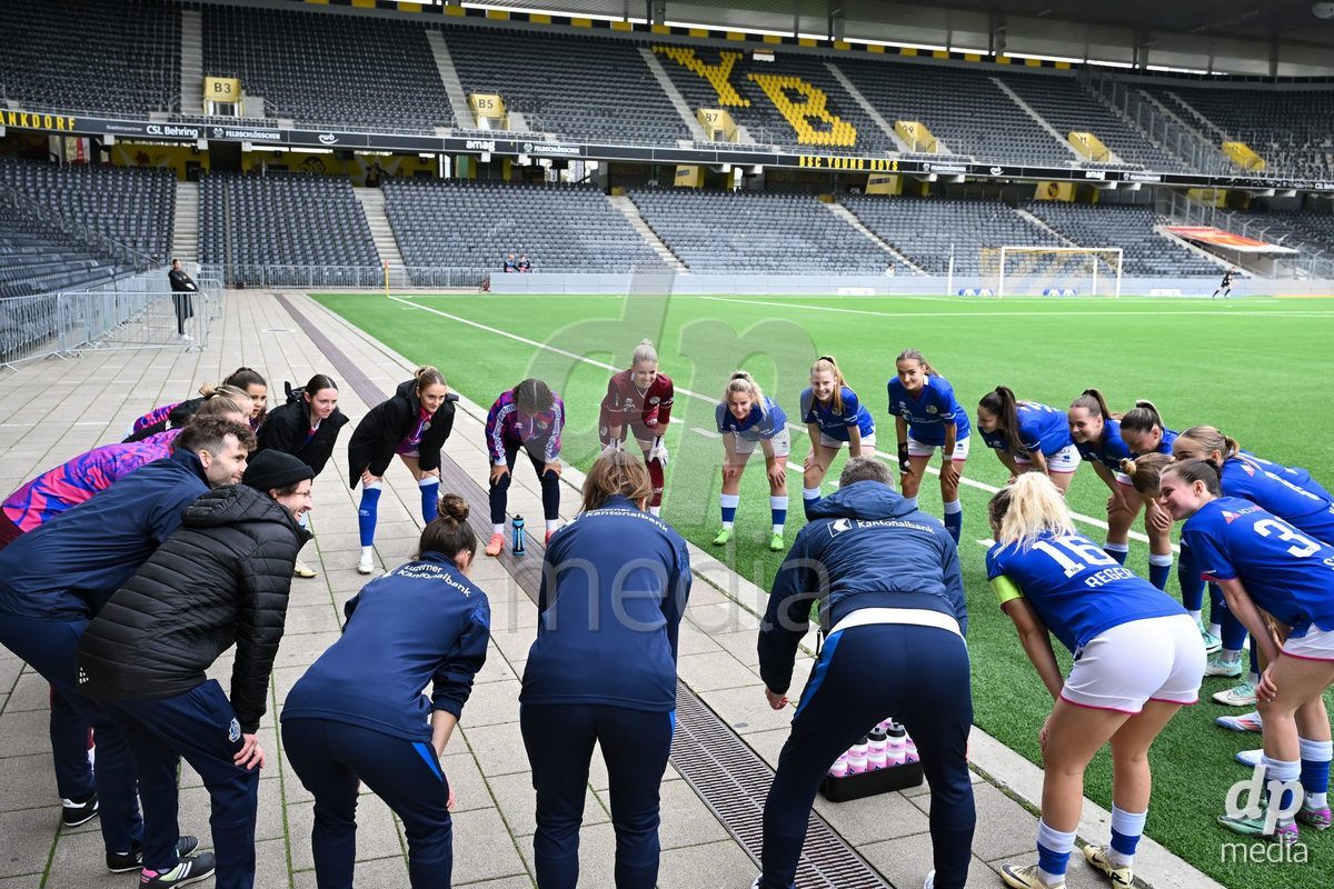 29/09/2024, Bern, Stadion Wankdorf, Women's Super League: BSC YB Frauen - FC Luzern, Teamhuddle of FC Luzern prior to the match