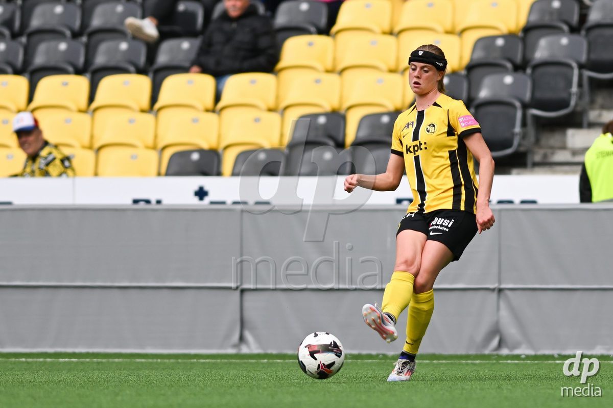 29/09/2024, Bern, Stadion Wankdorf, Women's Super League: BSC YB Frauen - FC Luzern, #- Wielle Douma (BSC YB Frauen) passes the ball