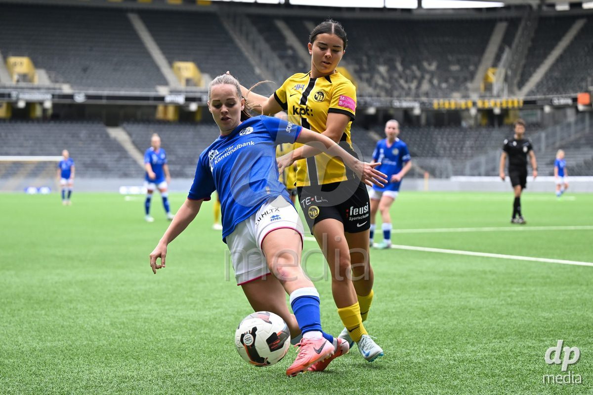 29/09/2024, Bern, Stadion Wankdorf, Women's Super League: BSC YB Frauen - FC Luzern,  #29 Rilana Ueltschi (FC Luzern, left) against #27 Naomi Luyet (BSC YB Frauen, right)