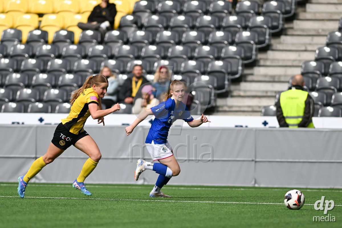 29/09/2024, Bern, Stadion Wankdorf, Women's Super League: BSC YB Frauen - FC Luzern, #4 Mia Knapp (FC Luzern, right) against #- Noa Linn Munger (BSC YB Frauen, left)