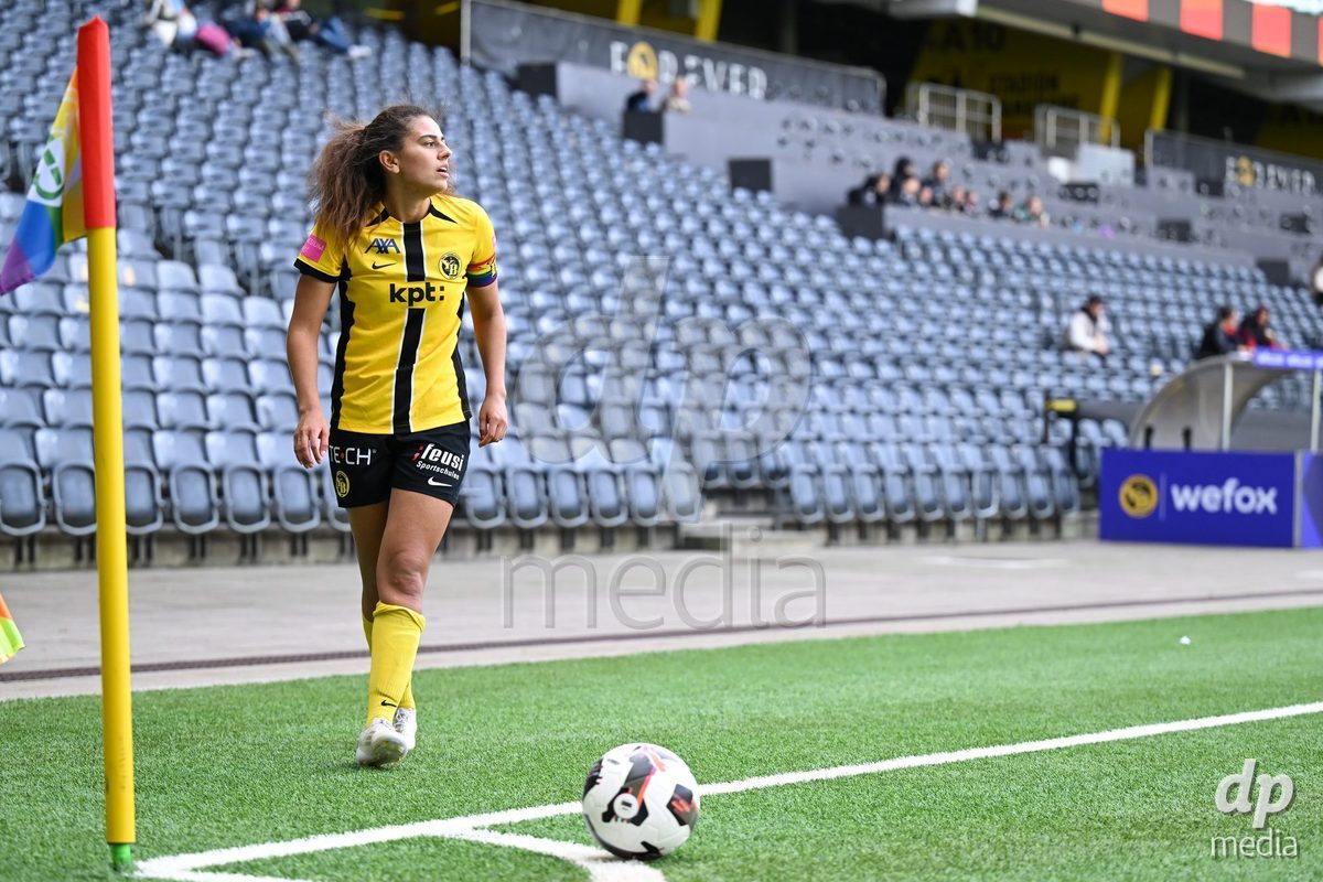 29/09/2024, Bern, Stadion Wankdorf, Women's Super League: BSC YB Frauen - FC Luzern,  #11 Stephanie Waeber (BSC YB Frauen) cornere kick