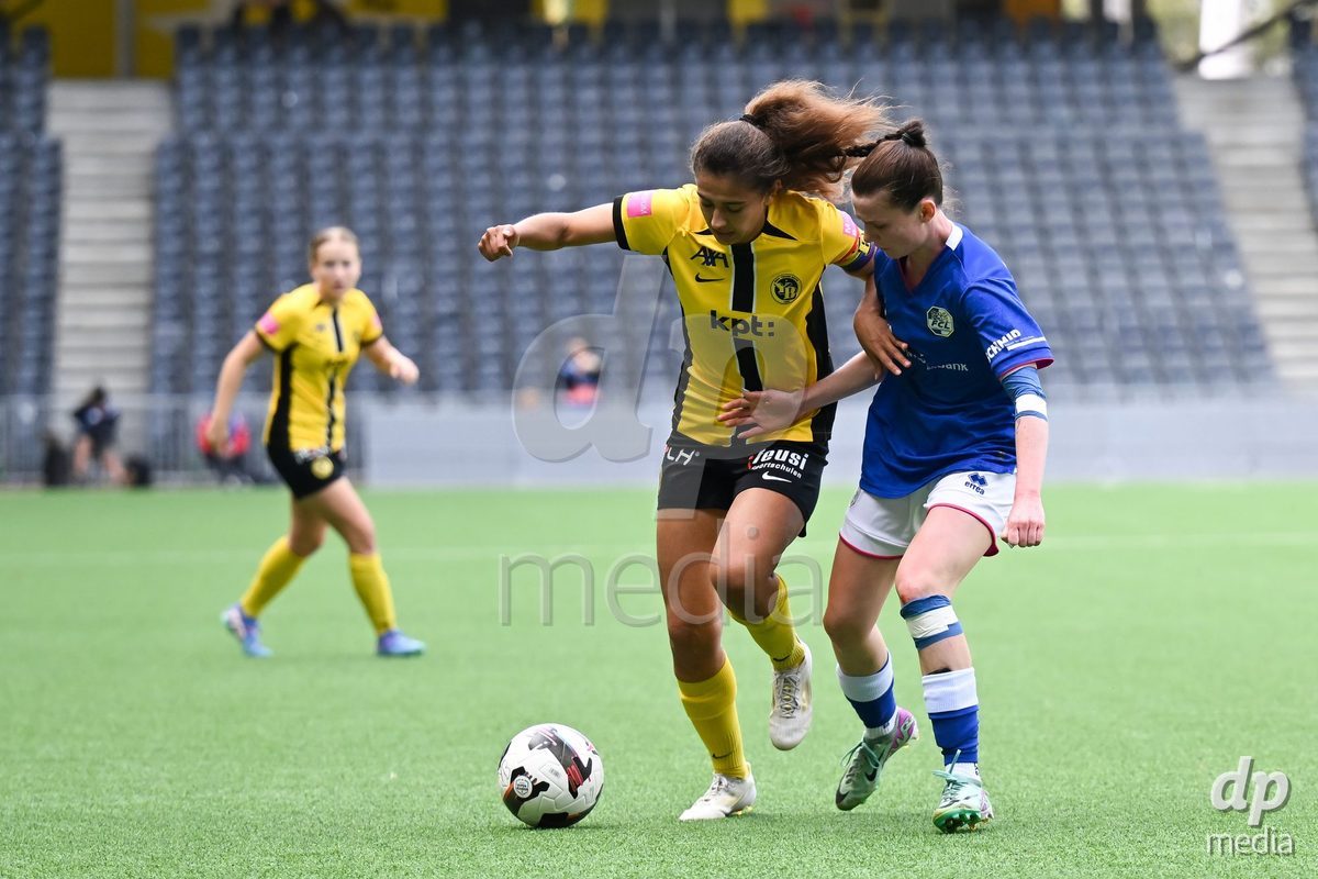 29/09/2024, Bern, Stadion Wankdorf, Women's Super League: BSC YB Frauen - FC Luzern,  #11 Stephanie Waeber (BSC YB Frauen) batlles for the ball